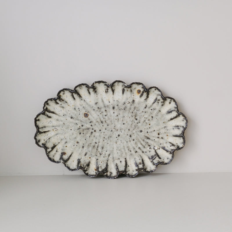 Plat oval en terre recoltée L 32cm - blanc mat de Potry chez Brutal Ceramics