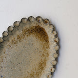 Plat en terre recoltée L 29cm - vert de Potry chez Brutal Ceramics