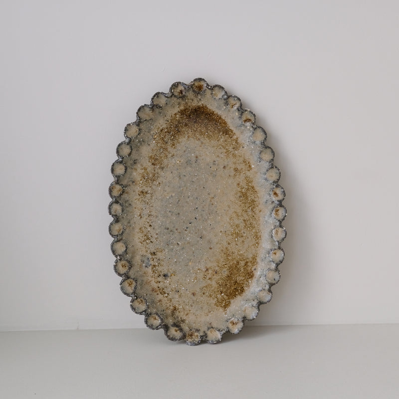 Plat en terre recoltée L 29cm - vert de Potry chez Brutal Ceramics