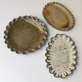 Plat en terre recoltée L 29cm - vert de Potry chez Brutal Ceramics