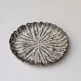 Assiette en terre recoltée D 19cm - blanc mat de potry chez Brutal Ceramics