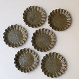 Assiette en terre recoltée D 18cm - vert foncé de Potry chez Brutal Ceramics