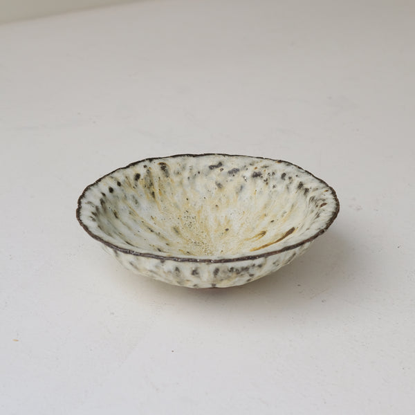 Bol à rebord en terre recoltée D 20,5cm - blanc et sable de Potry chez Brutal Ceramics