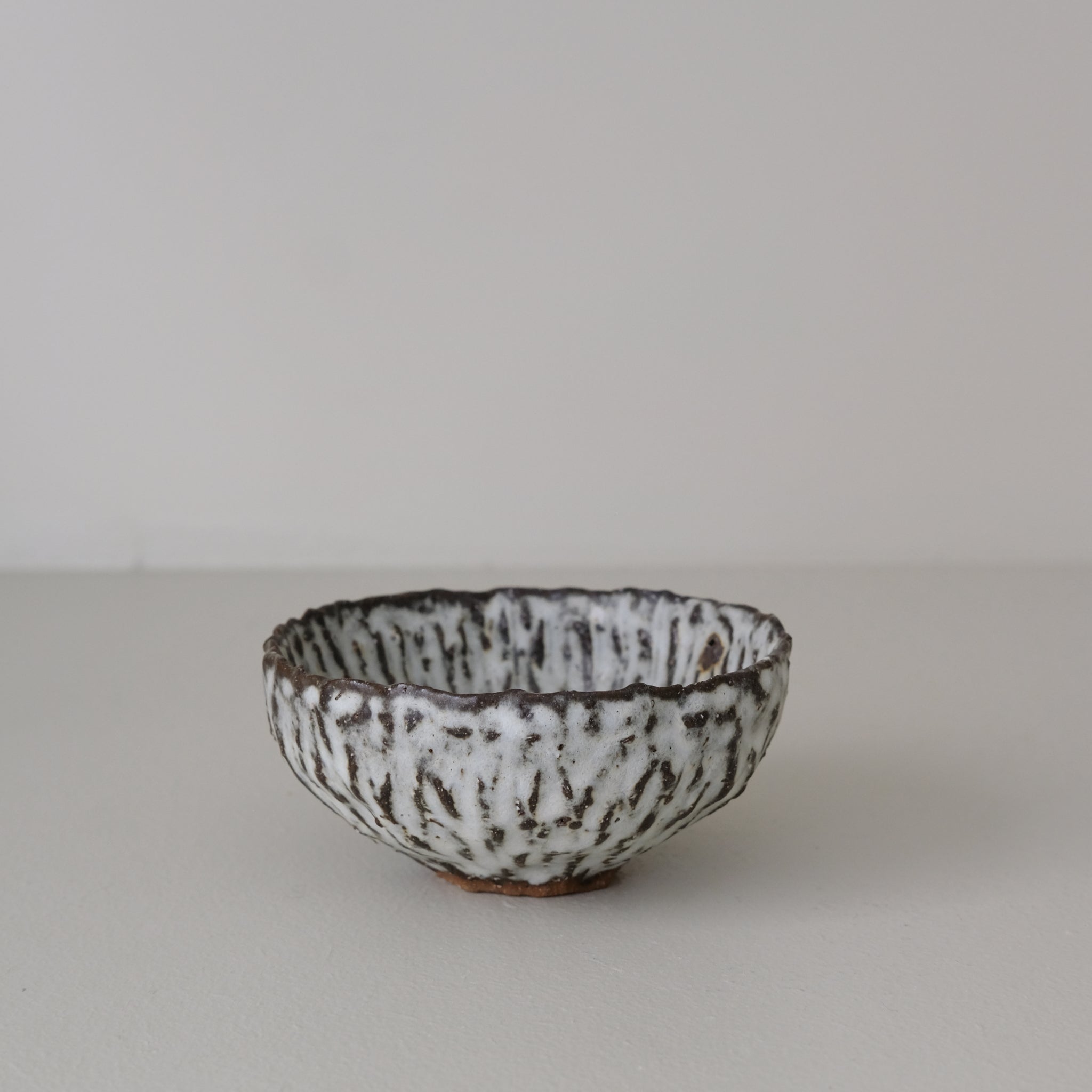 Mini tasse en terre recoltée 70ml - blanc mat de Potry chez Brutal Ceramics
