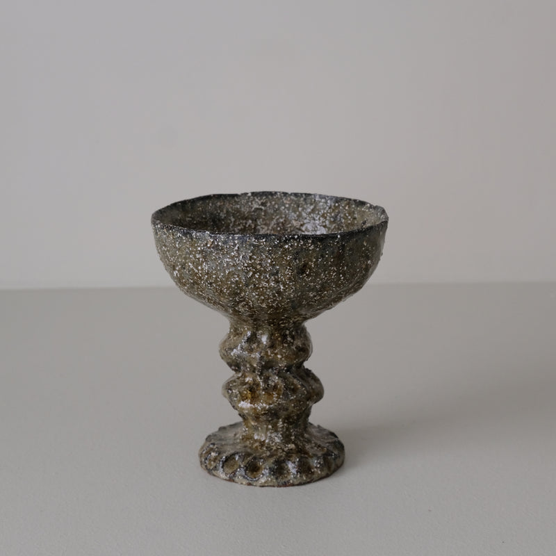 Verre à pied en terre recoltée 135ml - vert brillant de Potry chez Brutal Ceramics