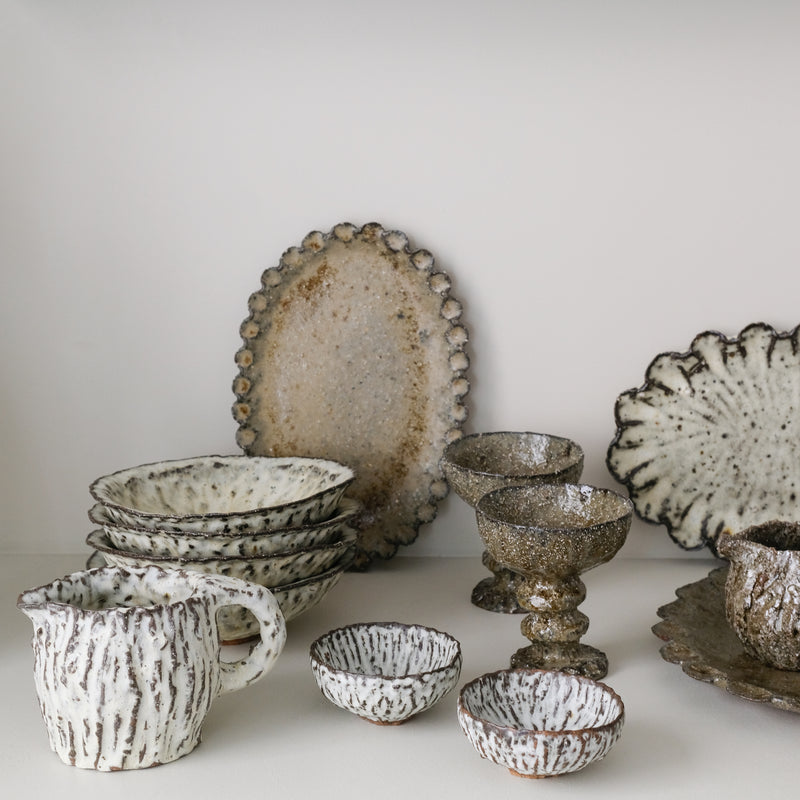 Assiette creuse en terre recoltée D 21cm - blanc gris de Potry chez Brutal Ceramics