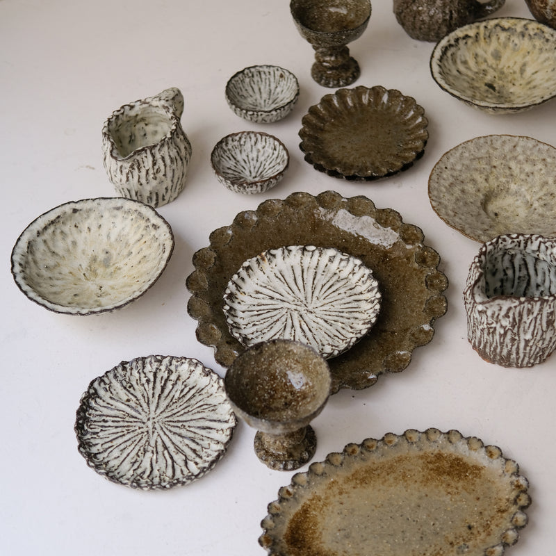 Plat en terre recoltée L 29cm - vert de Potry chez Brutal Ceramics