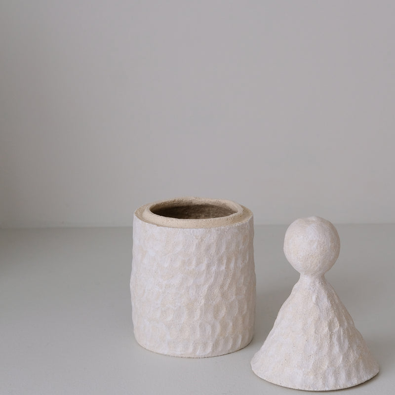 Boite en grès H 23cm - Blanc mat d'Apollonie Ceramics chez Brutal Ceramics