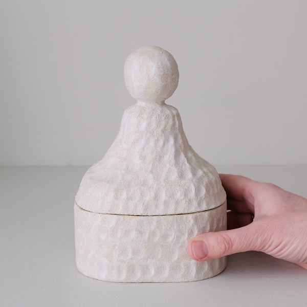 Boite en grès H 17,5cm - Blanc mat d'Apollonie Ceramics chez Brutal Ceramics