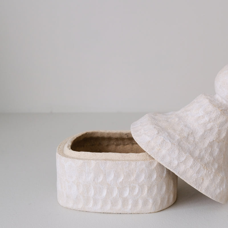 Boite en grès H 17,5cm - Blanc mat d'Apollonie Ceramics chez Brutal Ceramics