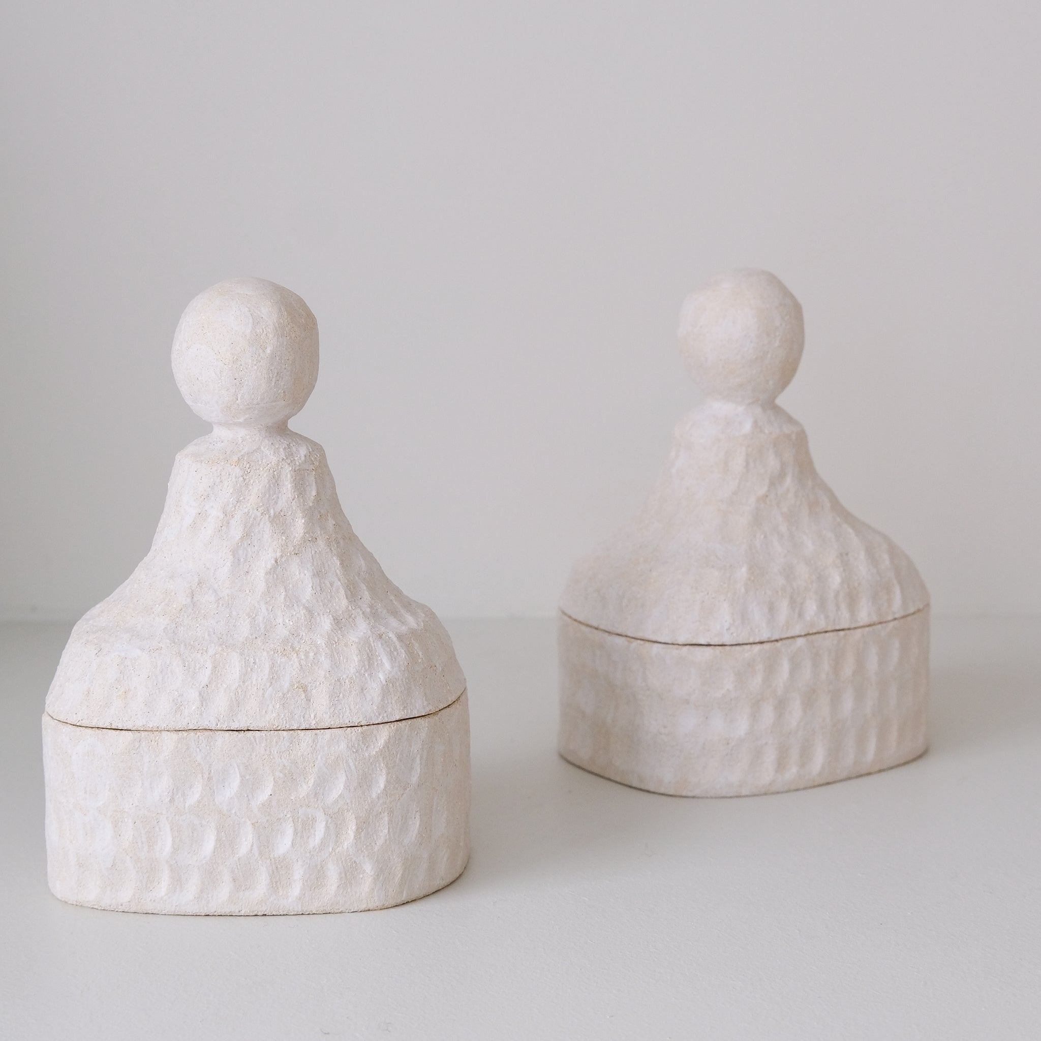 Boite en grès H 17,5cm - Blanc mat d'Apollonie Ceramics chez Brutal Ceramics