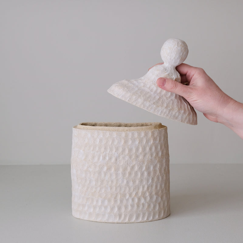 Boite en grès H 29cm - Blanc mat d'Apollonie Ceramics chez Brutal Ceramics