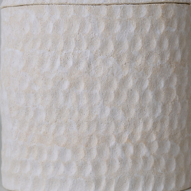 Boite en grès H 29cm - Blanc mat d'Apollonie Ceramics chez Brutal Ceramics