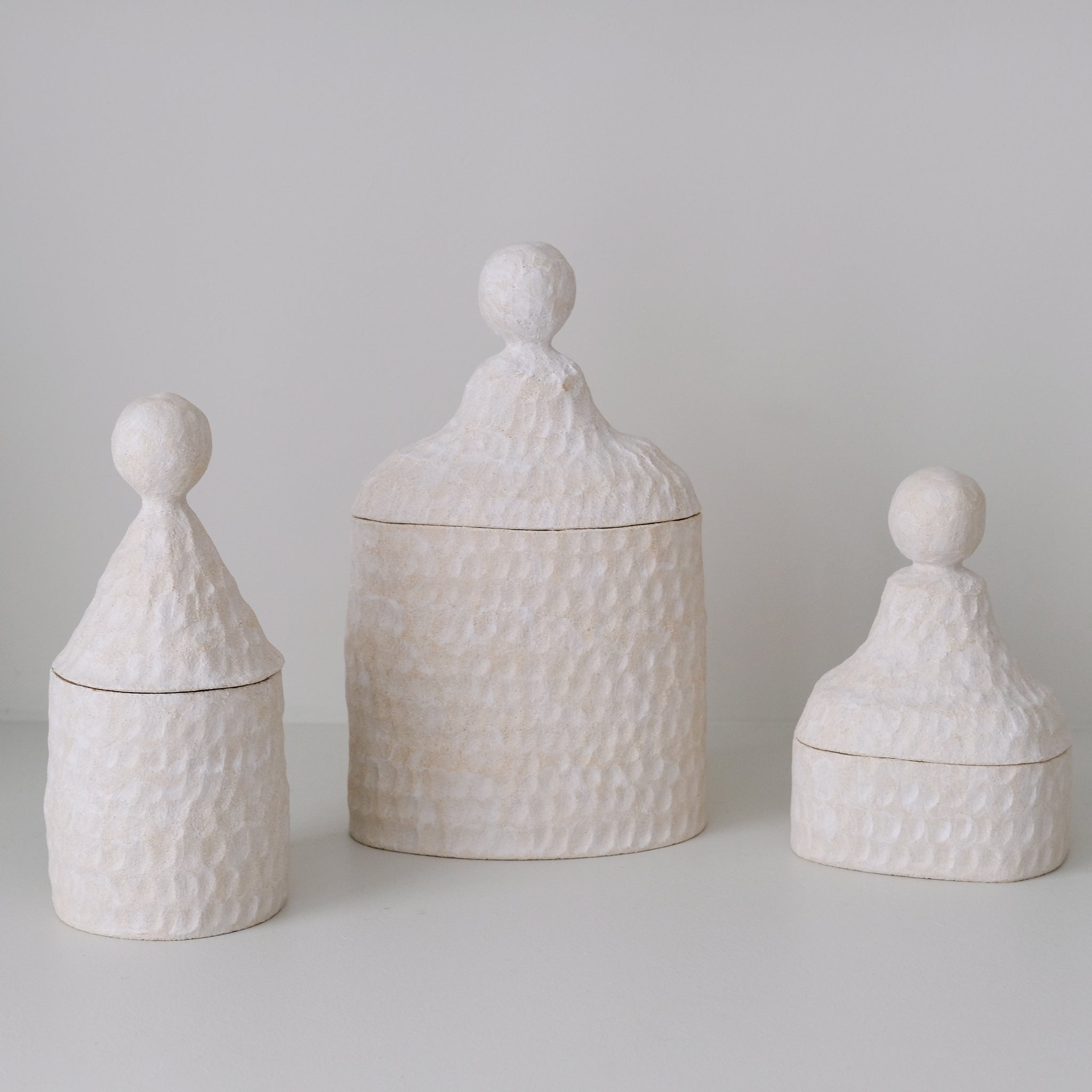Boite en grès H 23cm - Blanc mat d'Apollonie Ceramics chez Brutal Ceramics