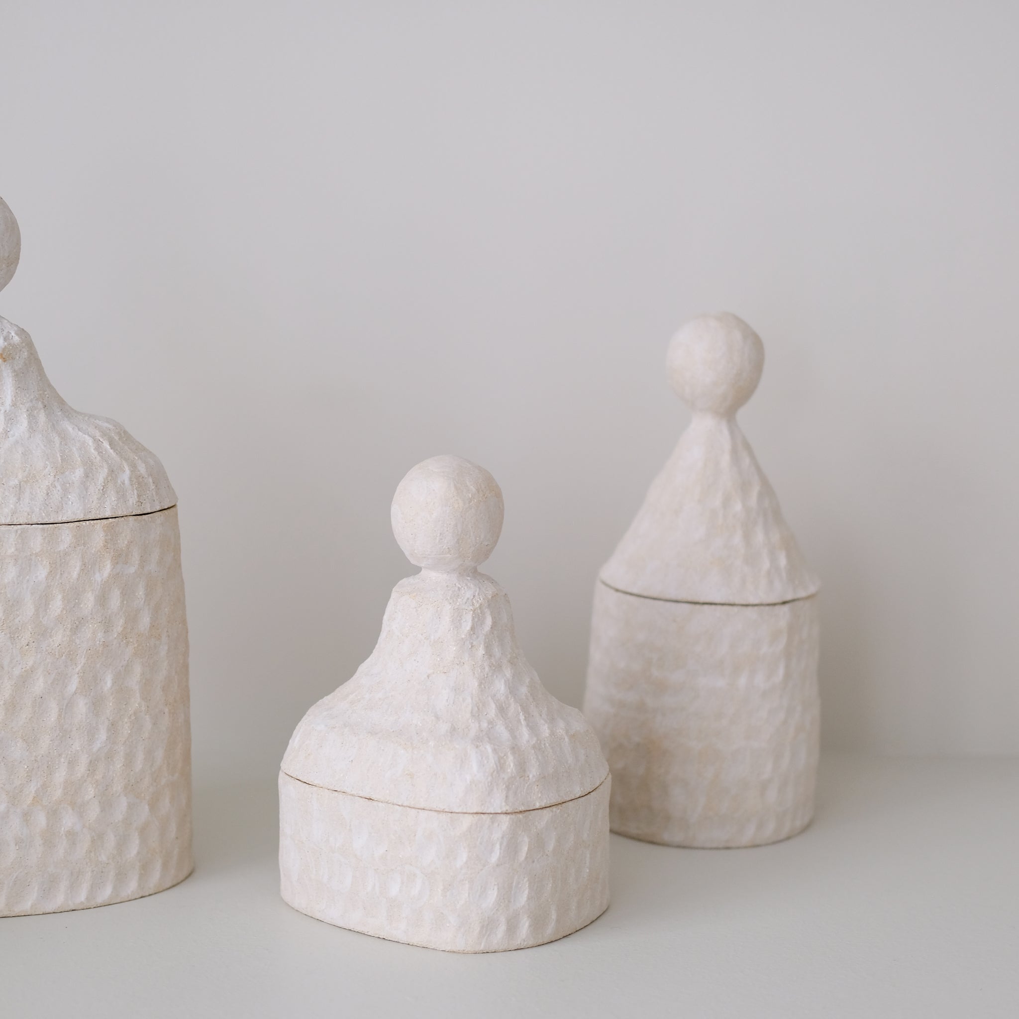 Boite en grès H 17,5cm - Blanc mat d'Apollonie Ceramics chez Brutal Ceramics