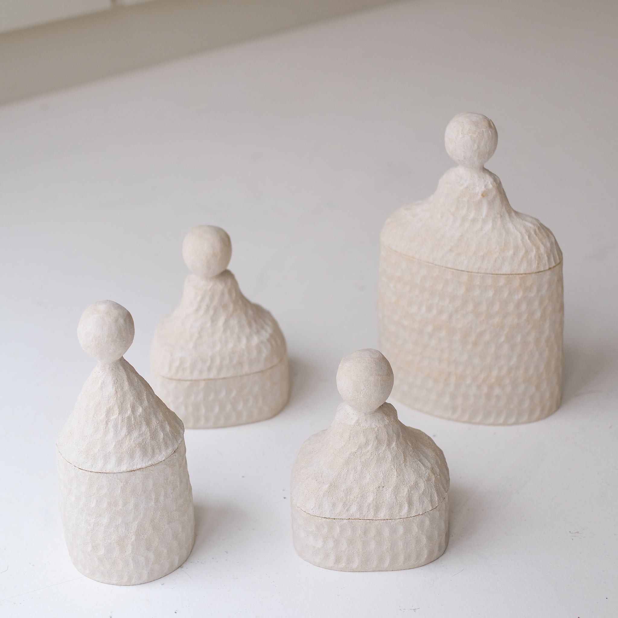 Boite en grès H 23cm - Blanc mat d'Apollonie Ceramics chez Brutal Ceramics