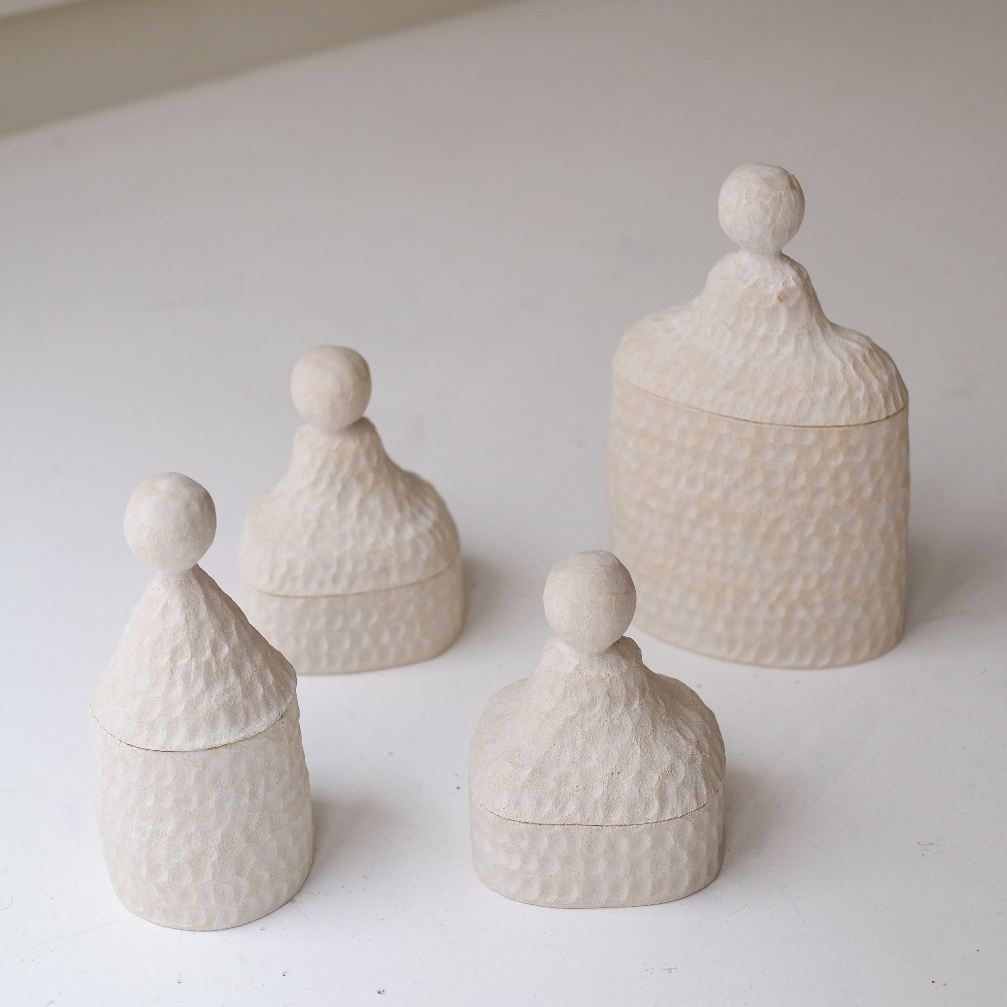 Boite en grès H 29cm - Blanc mat d'Apollonie Ceramics chez Brutal Ceramics