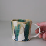Tasse en grès 170ml - bleu, vert, ocre d'Aya Ogawa chez Brutal Ceramics