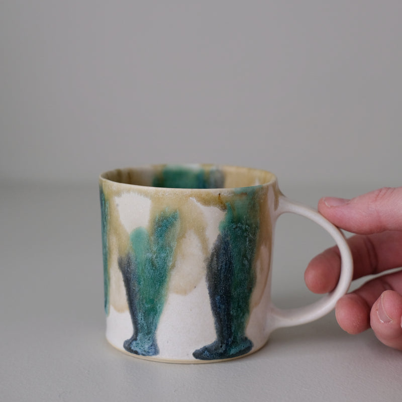 Tasse en grès 170ml - bleu, vert, ocre d'Aya Ogawa chez Brutal Ceramics