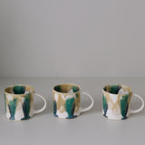 Tasse en grès 170ml - bleu, vert, ocre d'Aya Ogawa chez Brutal Ceramics