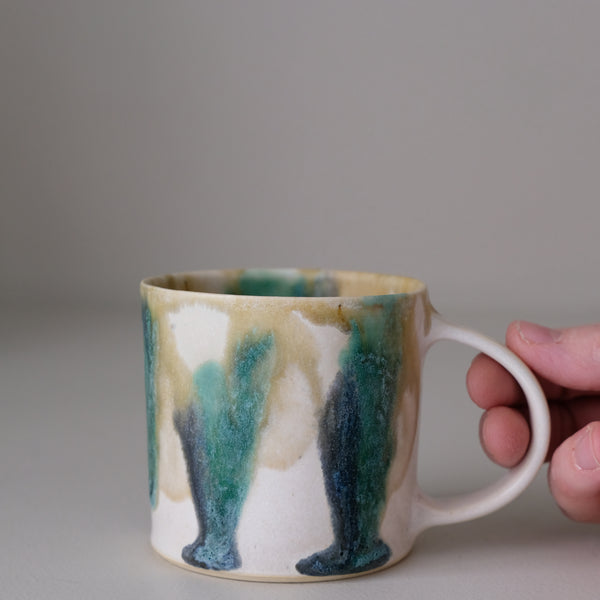 Tasse en grès 170ml - bleu, vert, ocre d'Aya Ogawa chez Brutal Ceramics
