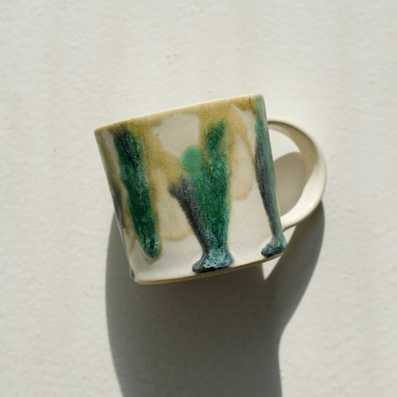 Tasse en grès 170ml - bleu, vert, ocre d'Aya Ogawa chez Brutal Ceramics