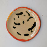 Assiette W25HB03 en faïence rouge D 19,5cm - Multicolore d'Héloise Bariol chez Brutal Ceramics