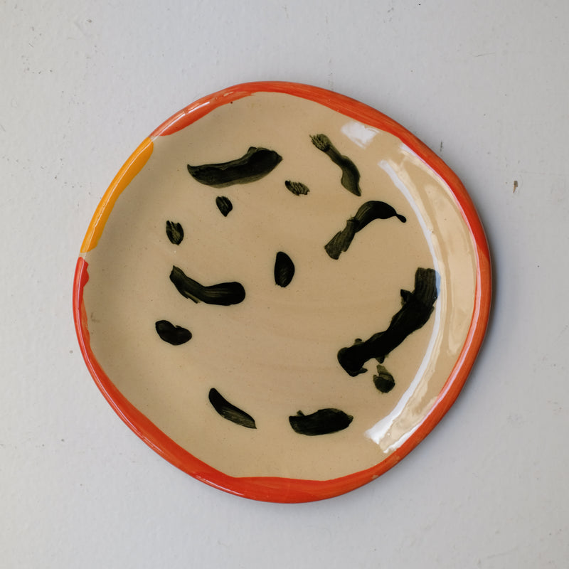 Assiette W25HB03 en faïence rouge D 19,5cm - Multicolore d'Héloise Bariol chez Brutal Ceramics