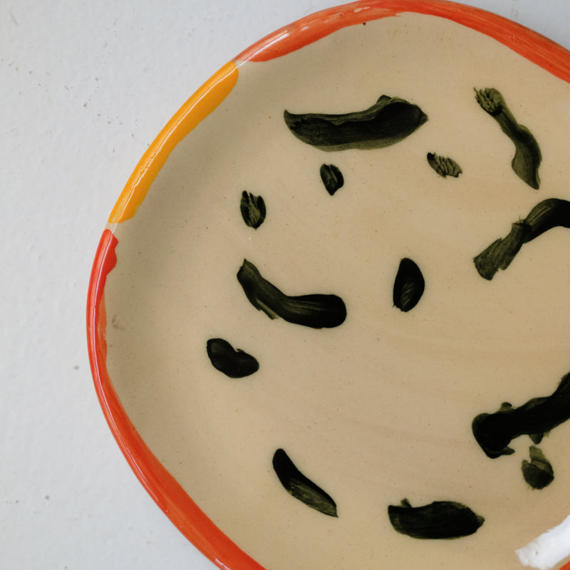 Assiette W25HB03 en faïence rouge D 19,5cm - Multicolore d'Héloise Bariol chez Brutal Ceramics