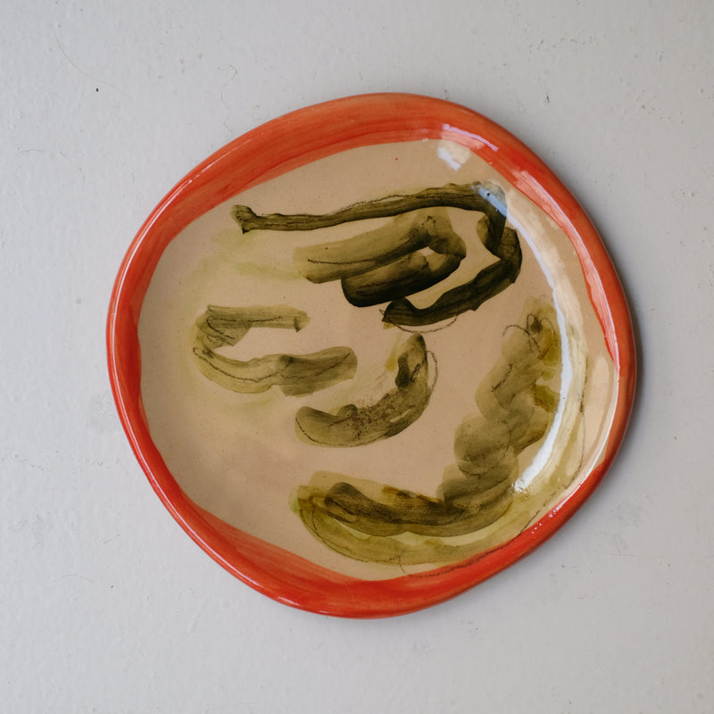 Assiette W25HB04 en faïence rouge D 19,5cm - Multicolore d'Héloise Bariol chez Brutal Ceramics