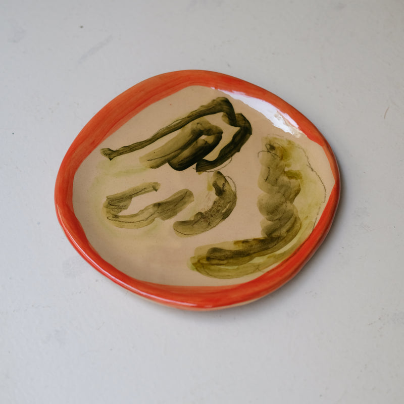 Assiette W25HB04 en faïence rouge D 19,5cm - Multicolore d'Héloise Bariol chez Brutal Ceramics