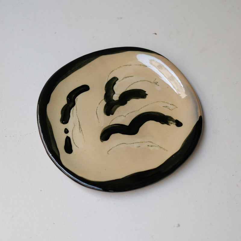 Assiette W25HB05 en faïence rouge D 19,5cm - Multicolore d'Héloise Bariol chez Brutal Ceramics