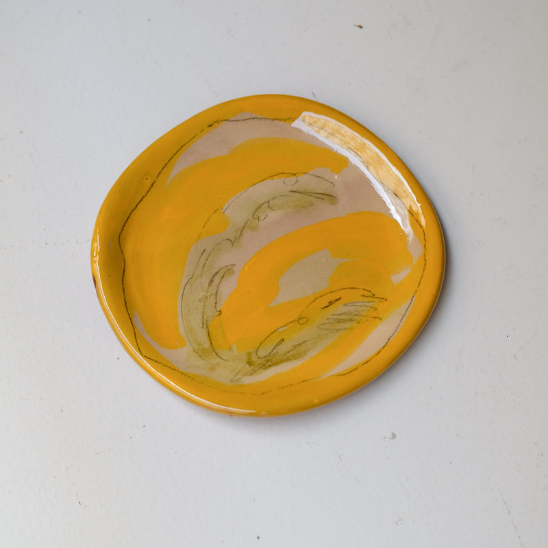 Assiette W25HB06 en faïence rouge D 19,5cm - Multicolore d'Héloise Bariol chez Brutal Ceramics