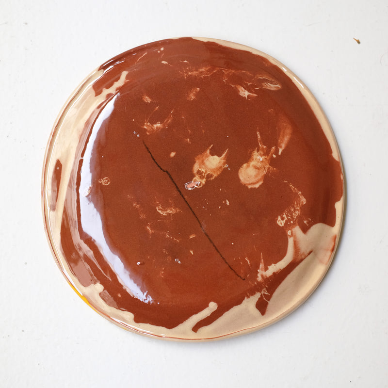 Assiette W25HB06 en faïence rouge D 19,5cm - Multicolore d'Héloise Bariol chez Brutal Ceramics