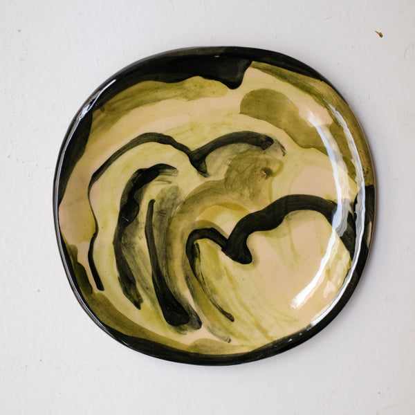 Assiette W25HB06 en faïence rouge D 19,5cm - Multicolore d'Héloise Bariol chez Brutal Ceramics