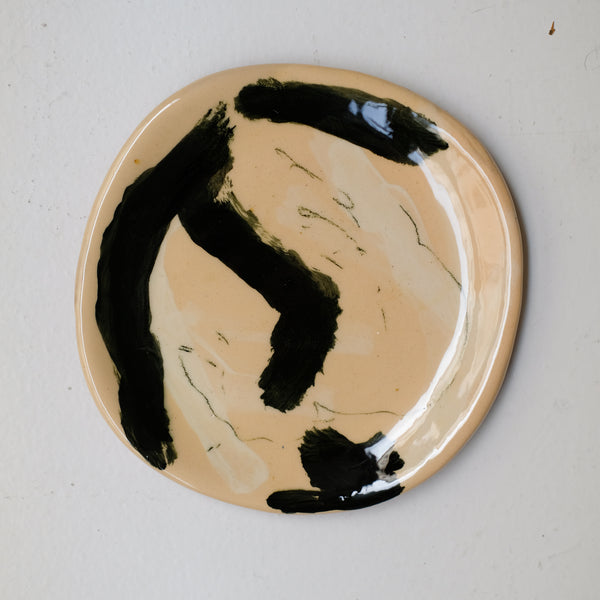 Assiette W25HB08 en faïence rouge D 19,5cm - Multicolore d'Héloise Bariol chez Brutal Ceramics