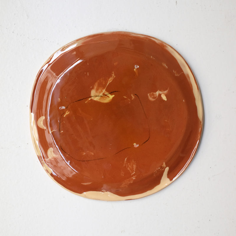 Assiette W25HB08 en faïence rouge D 19,5cm - Multicolore d'Héloise Bariol chez Brutal Ceramics