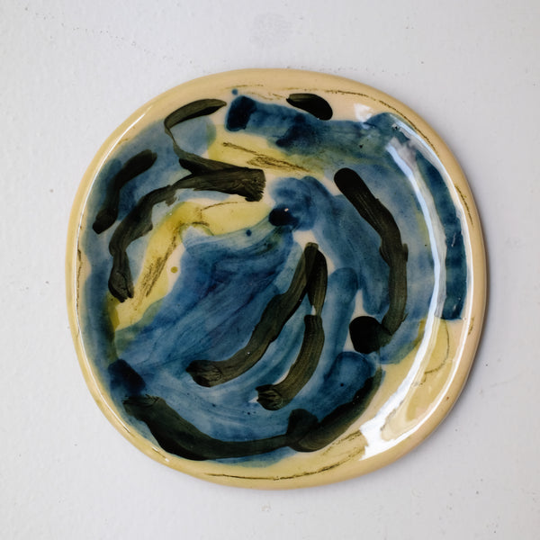 Assiette W25HB09 en faïence rouge D 19,5cm - Multicolore d'Héloise Bariol chez Brutal Ceramics