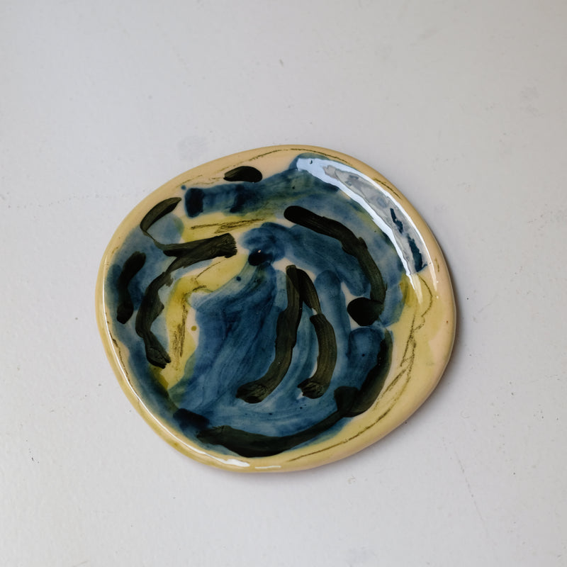 Assiette W25HB09 en faïence rouge D 19,5cm - Multicolore d'Héloise Bariol chez Brutal Ceramics