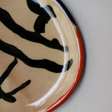 Assiette W25HB10 en faïence rouge D 19,5cm - Multicolore d'Héloise Bariol chez Brutal Ceramics