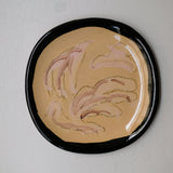 Assiette W25HB11 en faïence rouge D 19,5cm - Multicolore d'Héloise Bariol chez Brutal Ceramics
