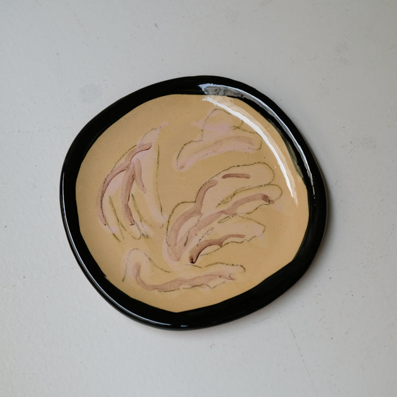 Assiette W25HB11 en faïence rouge D 19,5cm - Multicolore d'Héloise Bariol chez Brutal Ceramics