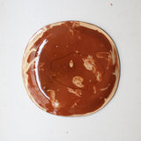 Assiette W25HB11 en faïence rouge D 19,5cm - Multicolore d'Héloise Bariol chez Brutal Ceramics