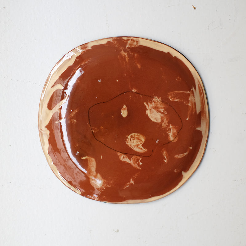 Assiette W25HB11 en faïence rouge D 19,5cm - Multicolore d'Héloise Bariol chez Brutal Ceramics