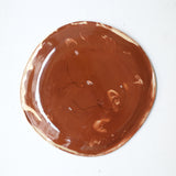 Assiette W25HB12 en faïence rouge D 19,5cm - Multicolore d'Héloise Bariol chez Brutal Ceramics