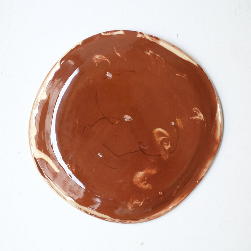 Assiette W25HB12 en faïence rouge D 19,5cm - Multicolore d'Héloise Bariol chez Brutal Ceramics