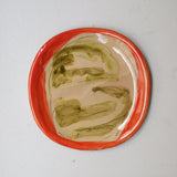Assiette W25HB14 en faïence rouge D 19,5cm - Multicolore d'Héloise Bariol chez Brutal Ceramics