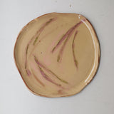 Assiette W25HB17 en faïence rouge D 25cm - Multicolore d'Héloise Bariol chez Brutal Ceramics