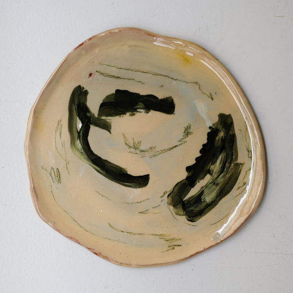 Assiette W25HB18 en faïence rouge D 25cm - Multicolore d'Héloise Bariol chez Brutal Ceramics