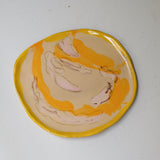 Assiette W25HB19 en faïence rouge D 25cm - Multicolore d'Héloise Bariol chez Brutal Ceramics